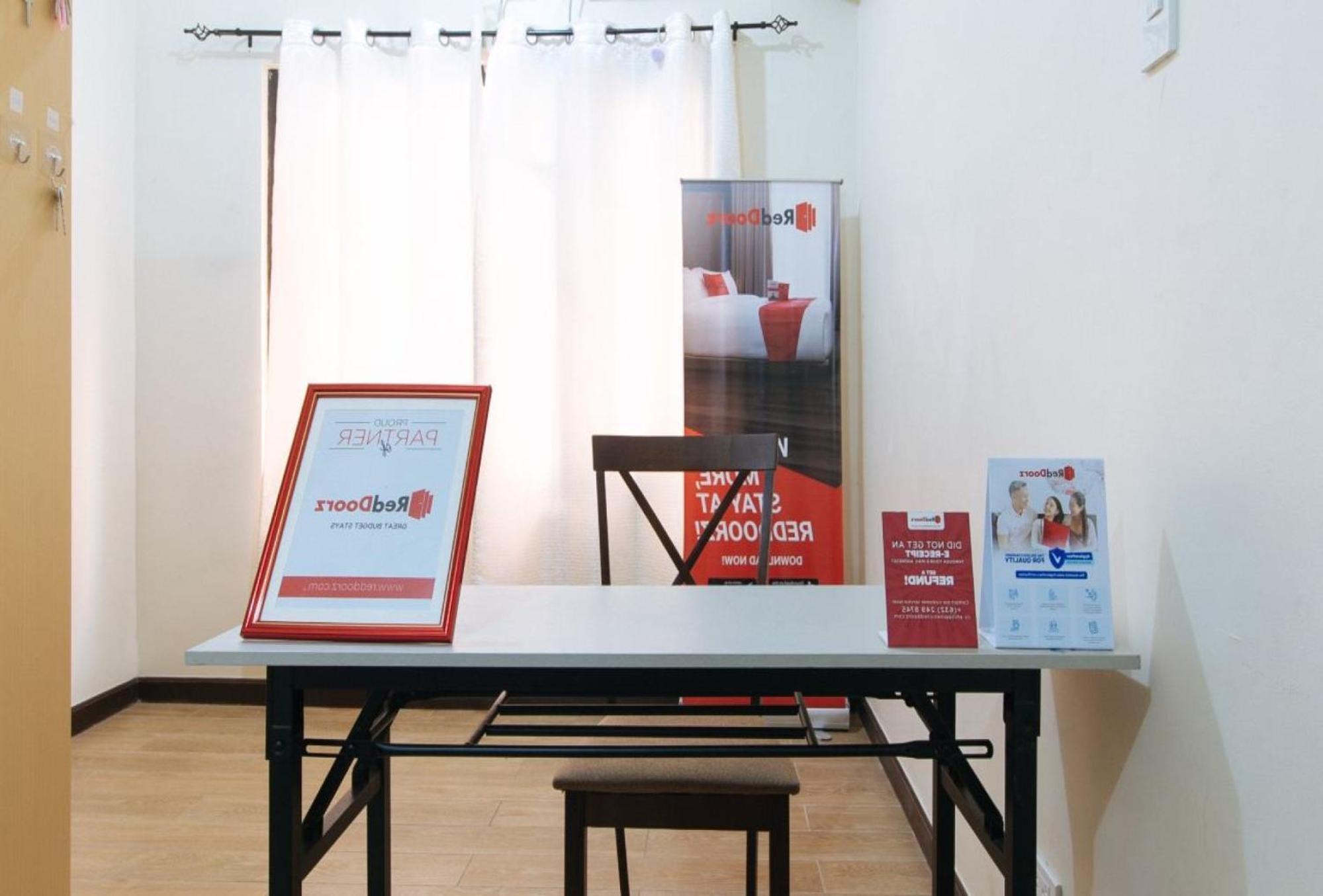 Reddoorz Near Cebu Metropolitan Cathedral Hotel Exterior photo